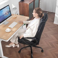 Chaise de bureau ergonomique à dossier haut en cuir Mainstays Executive, noire. Conçue pour les adultes, cette chaise est idéale pour les professionnels, les travailleurs à distance et les étudiants u