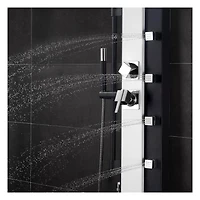 La colonne de douche MALI en acier inoxydable d'akuaplus®  avec cartouche à balancée équilibré et déviateurs 3 voies, 4 jets de corps orientable en laiton, Pommeau de 8 po et  douchette en laiton.