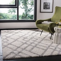SAFAVIEH Berber Alease Geometric Plush Shag Area Rug