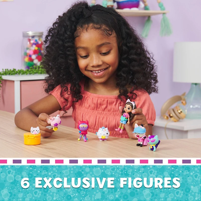 Gabby's Dollhouse, Coffret de figurines édition voyage avec une poupée Gabby, 5 figurines chat, jouets surprise et accessoires pour la maison magique, jouets pour filles et garçons à partir de 3 ans