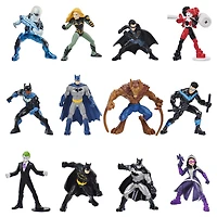BATMAN, Mini-figurines à l'échelle 5 cm à collectionner dans une boîte surprise (les personnages et les styles peuvent varier)