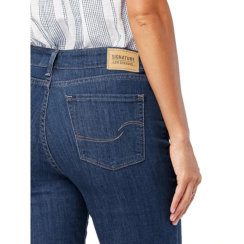 Levi Strauss Signature.™ Women’s Mid-Rise Bermuda Shorts
