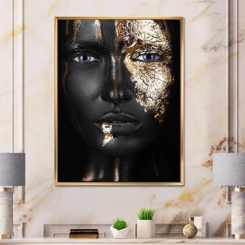 Designart Portrait d'une fille afro-américaine avec du maquillage doré ART MURAL À CADRE FLOTTÉ