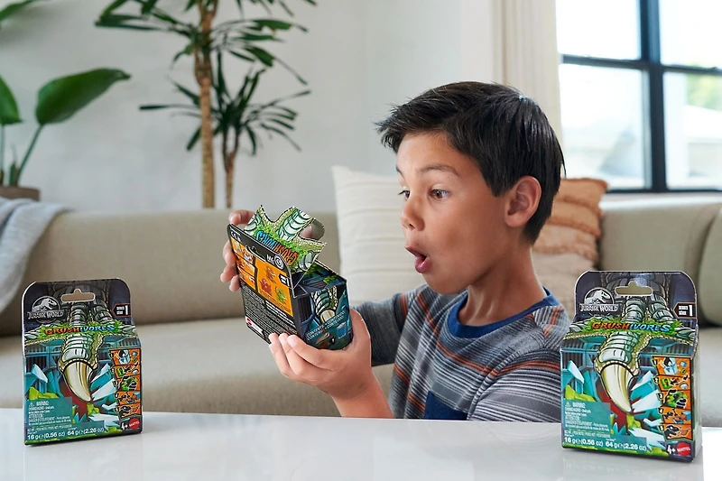Jurassic World Crushivores Unboxing Mini Dinosaur with Multiple Surprises & Compounds, Ages 4+