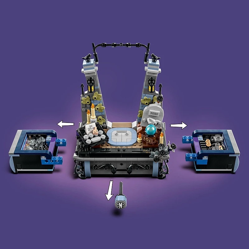 LEGO Wednesday Figurine de Mercredi Addams 76780 Ensemble de construction (702 pièces) Comprend 702 pièces, 10+ ans