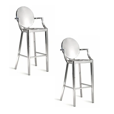 Counter Stools with Armrests combine elegance and comfort. Made from durable stainless steel, these stools feature a modern design with armrests for added support and a built-in footrest for comfort.