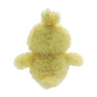 Façon de célébrer la peluche de poussin de petite ferme