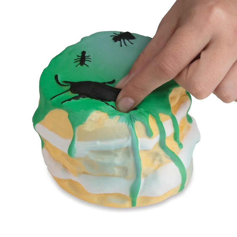 Poupée Gâteau coquerelle Soft'n Slo Squishies de The Orb Factory
