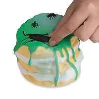 Poupée Gâteau coquerelle Soft'n Slo Squishies de The Orb Factory