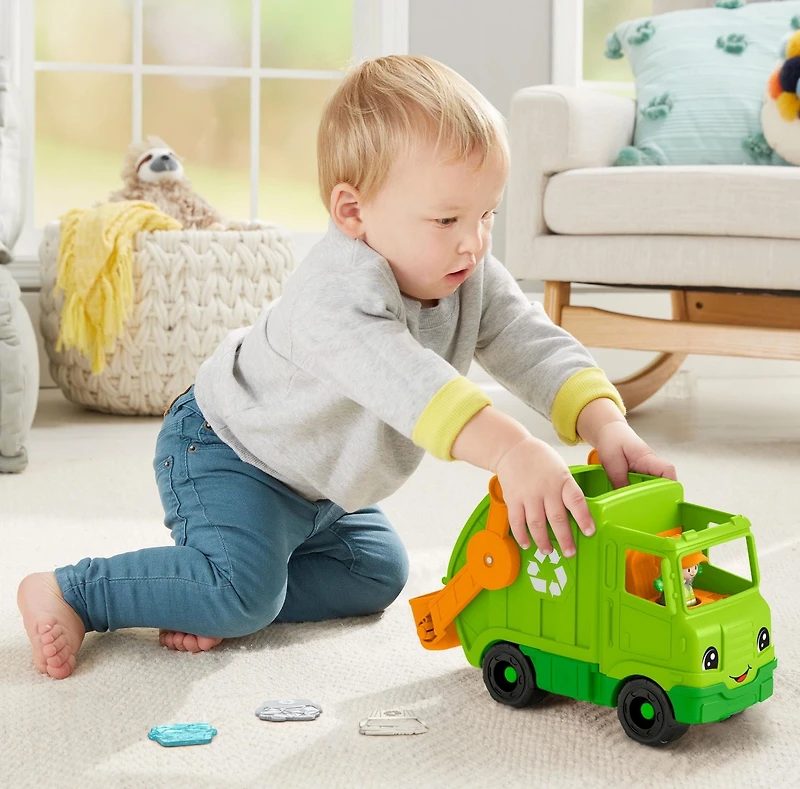 Fisher-Price Little People Recycling Truck Musical Toddler Garbage Toy Set, 5 Pieces, Ages 1+