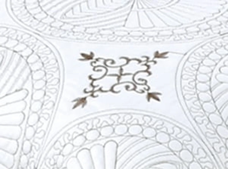 Couvre-lit Marina Decoration brodée, ensemble de literie ultra doux et uni, avec taie d'oreiller matelassée, motif géométrique marron