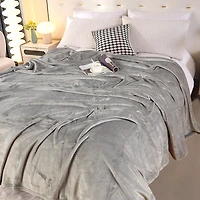 HOMETRENDS Luxury Plush Blanket, Double/Queen - King