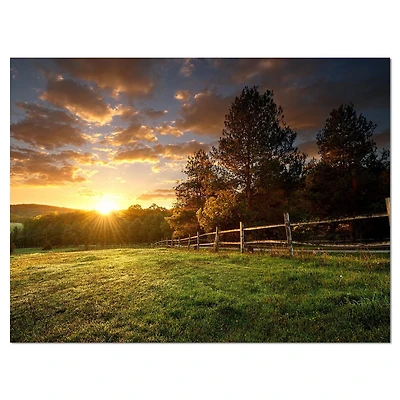Designart Ranch clôturé au lever du soleil Art mural sur toile
