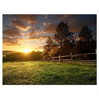 Designart Ranch clôturé au lever du soleil Art mural sur toile