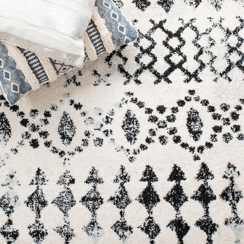 SAFAVIEH Tulum Herbert Distressed Southwestern Area Rug