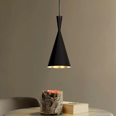 Heavenly Collections | Suspension Cône Sablier Moderne - Luminaire Noir Mat Style Mid-Century avec Intérieur en Feuille d'Or Martelée