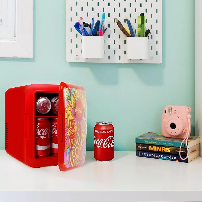 Coca-Cola Mini refroidisseur/réchaud portable 6 canettes, mini réfrigérateur 4 L pour voyage, rouge