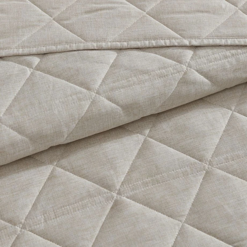 Social Standard by Sanctuary 3 Piece Quilt Set, Chambray Weave, Geo Diamond Quilt Pattern, Easy Care, Wrinkle Resistant