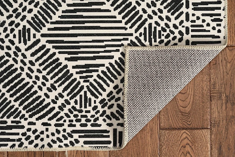 Cayden 5' x 7' Washable Area Rug, Ivory and Black