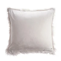 Coussin en fausse fourrure