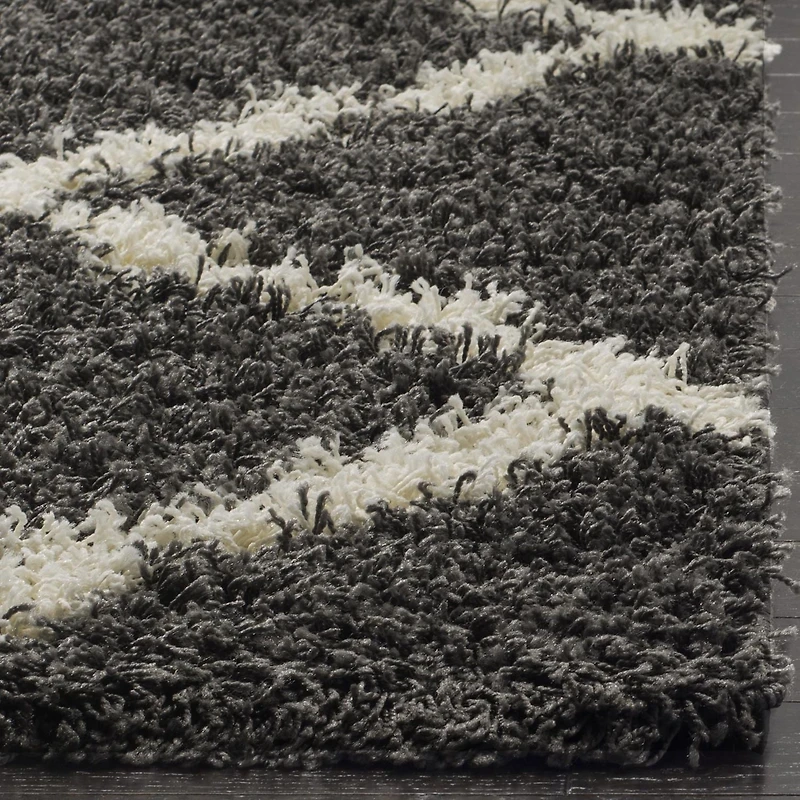 Safavieh Dallas Logan Geometric Shag Area Rug