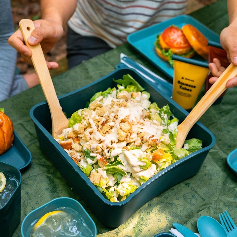 Coghlan's 4- Person Tableware Set, Compact and easy to transport