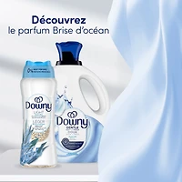 Assouplissant textile liquide Downy Doux et Frais, parfum Brume océanique, assouplissant textile liquide conçu pour être doux pour la peau