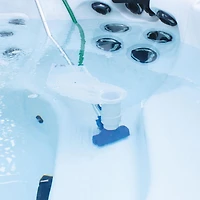 Aspirateur de spa Mainstays avec poteau à 5 sections Idéal pour les petites piscines et les spas