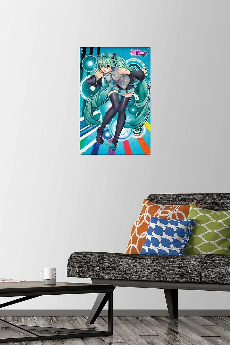 Hatsune Miku Chuchotement 22,375" x 34" Affiche Murale avec Punaises, par Trends International