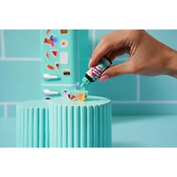 Mini Brands Fill The Fridge Jeu avec lumière UV de ZURU, Objets de collection, bricoleur, Jeu en résine, Recette exclusive, NON comestible, 8 ans et plus