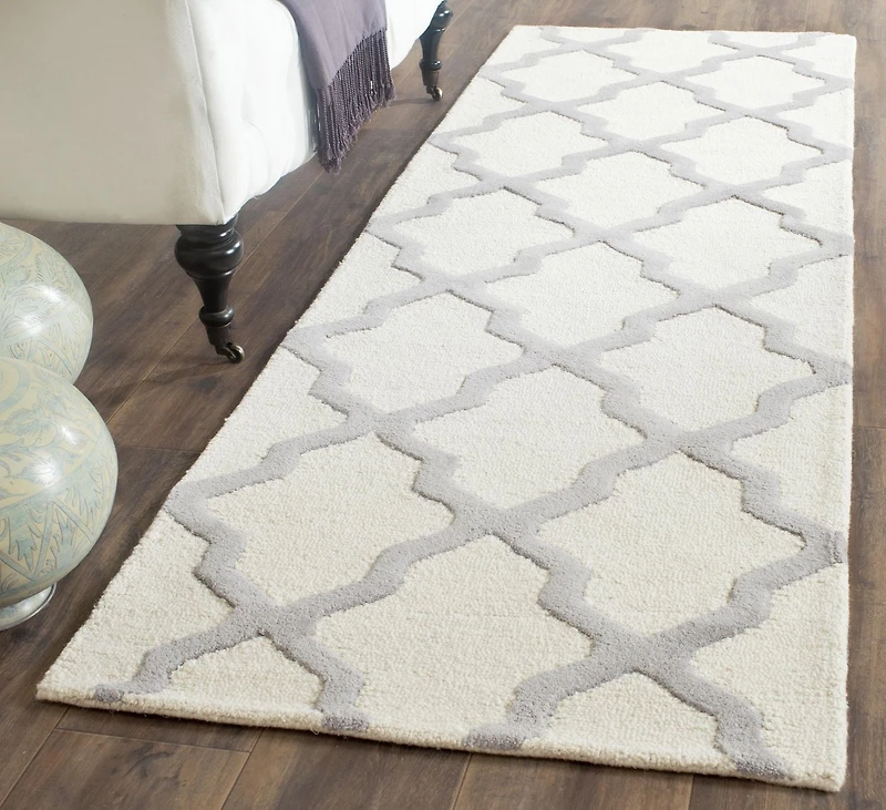 Safavieh Cambridge Liam Geometric Area Rug