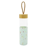 Bouteille d'eau en verre vert Hometrends avec manchon en silicone, 570 mL, 1 pièce