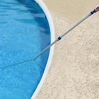 Perche télescopique en aluminium Mainstays de 4,2 mètres pour piscine, coloris argent et bleu.