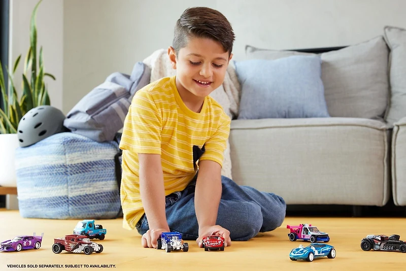 Hot Wheels Pull-Back Speeders Toy Car in 1:43 Scale - Styles May Vary, Ages 3+