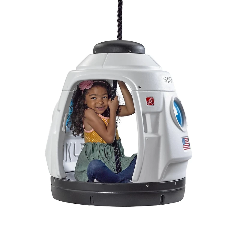 Step2 Space Capsule Swing pour enfants – Balançoire d'extérieur et cabane de jeu 2-en-1 – Siège-capsule fermé – Pour les 3 à 7 ans