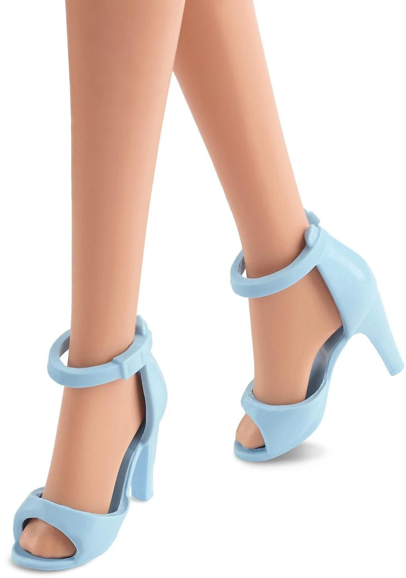 Poupée du film «Barbie», Margot Robbie dans le rôle de Barbie, poupée de collection vêtue d’une tenue à carreaux bleus avec chapeau et blouson assortis