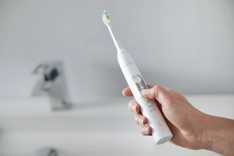 Philips Sonicare ProtectiveClean 6300 Whitening & Plaque Rechargeable Electric Toothbrush & Travel Case, HX6463/50, White