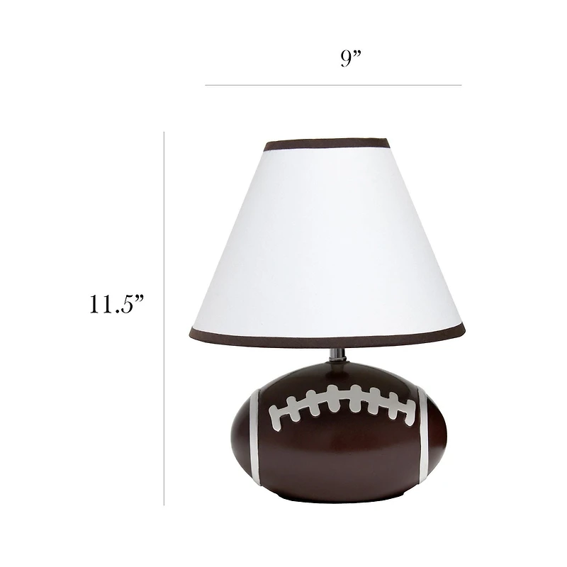 Simple Designs Lampe de bureau de table 11.5" en céramique avec base de football athlétique et abat-jour en tissu Empire blanc avec bordure marron