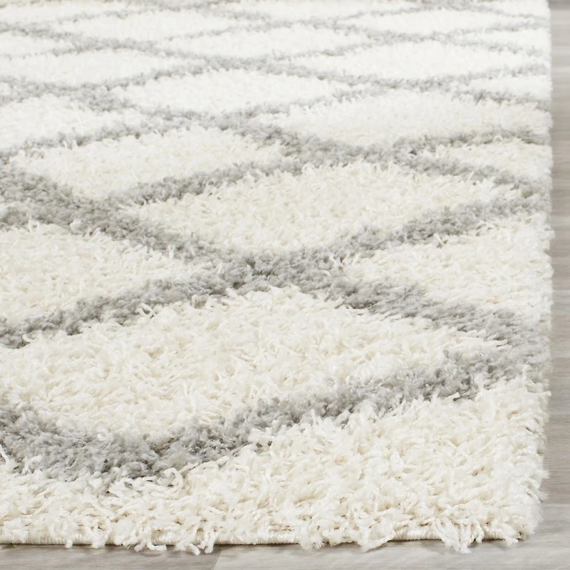 Safavieh Dallas Jerrie Geometric Shag Area Rug