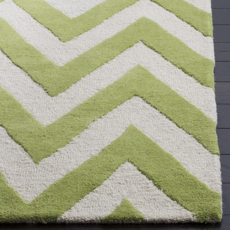 Safavieh Cambridge Kaitlyn Zig Zag Stripes Area Rug