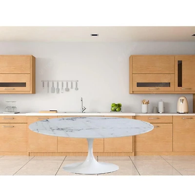 SALLE À MANGER OVALE EN MARBRE 67'' . Table de salle à manger ovale élégante avec plateau en marbre et base en aluminium blanc<br>Dimensions : 28,5" H x 79" L x 47,5" P