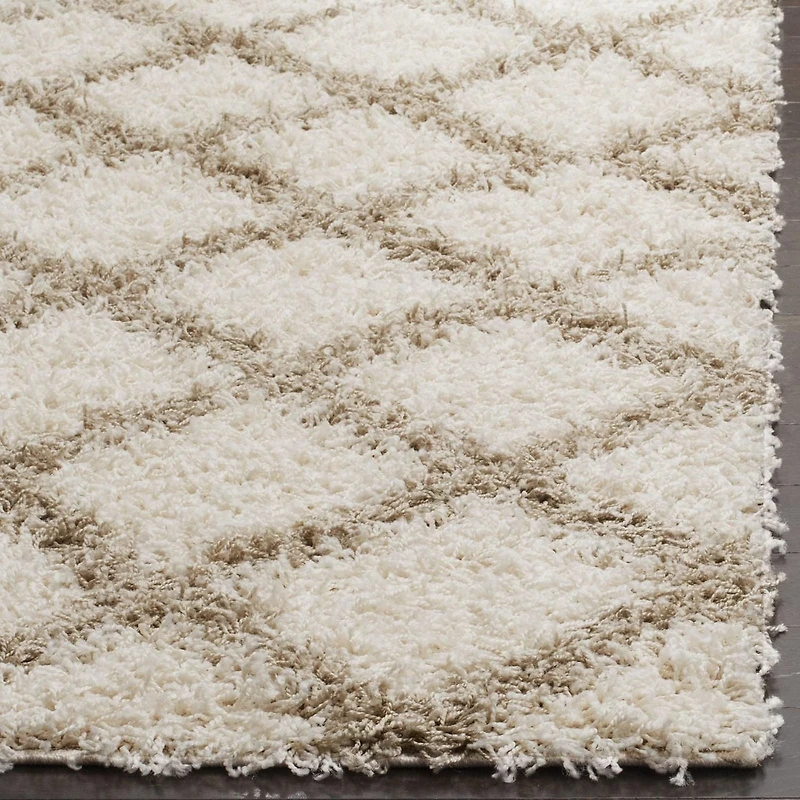Safavieh Layla Geometric Plush Shag Area Rug