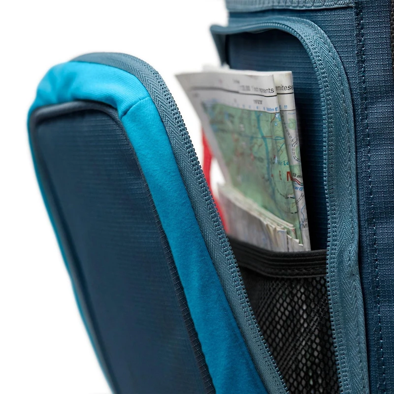 Coleman SPORTFLEX 30-Can Soft Cooler Backpack, Ocean Blue