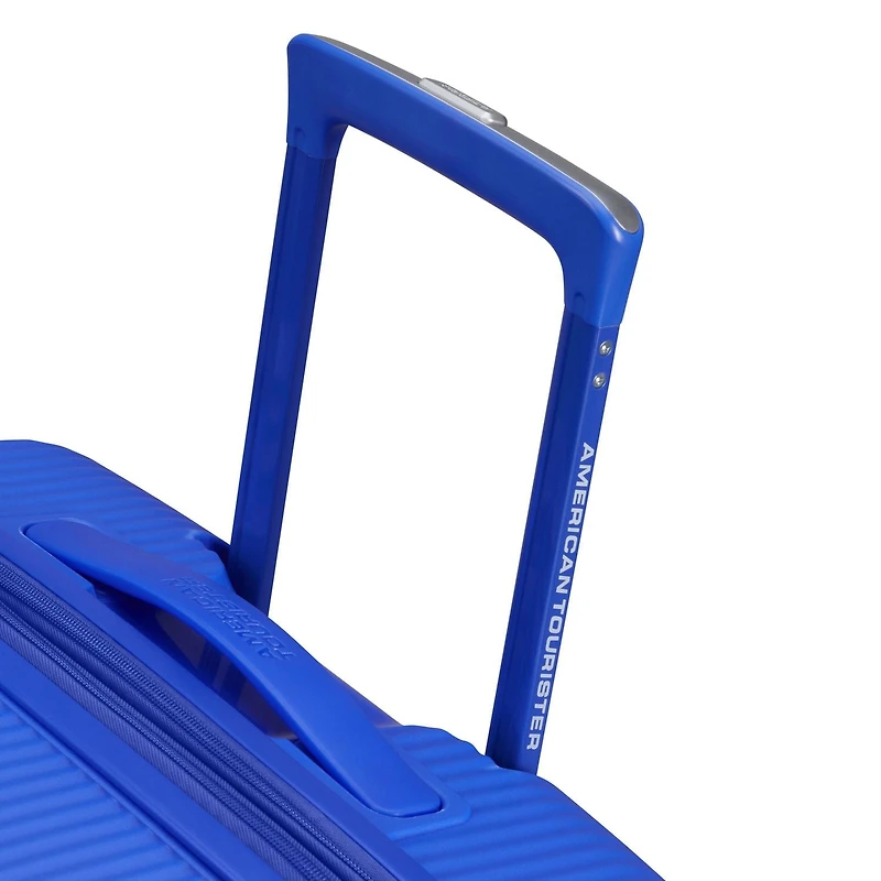 American Tourister Curio Medium Spinner