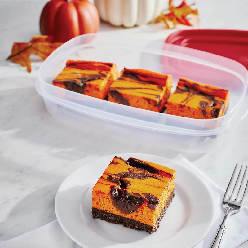 Rubbermaid Easy Find Lids Food Storage Container, Red Lid