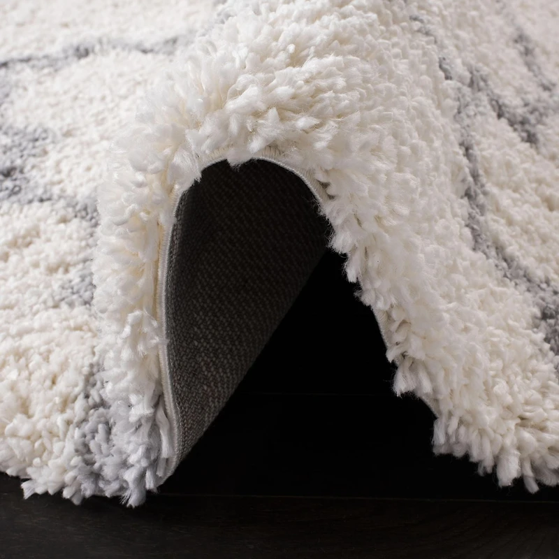 Safavieh Fontana Hilda Geometric Plush Shag Area Rug