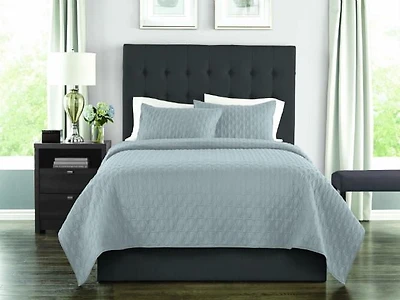 Springmaid 3 Piece Quilt Set, Solid Colours Easy Care!