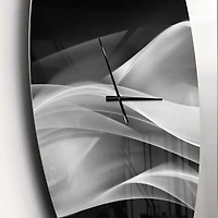 Designart Motif argenté scintillant horloge murale