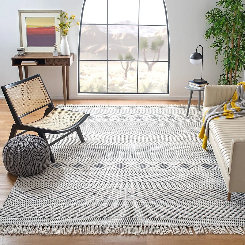 SAFAVIEH Natura Skyler Stripe Diamond Tassel Area Rug