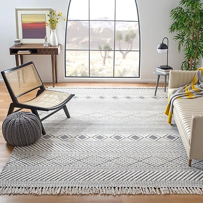 SAFAVIEH Natura Skyler Stripe Diamond Tassel Area Rug